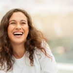 Dientes apagados: cómo recuperar la luminosidad de tu sonrisa | Tot Dental